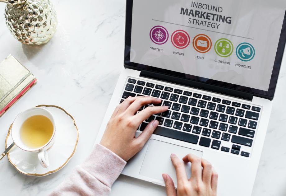 Perbedaan Inbound vs Outbound Marketing dan Metode Pemasarannya